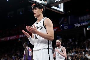 曾凡博没上场！媒体人：教练考虑的是饭碗 队友关心的是合同